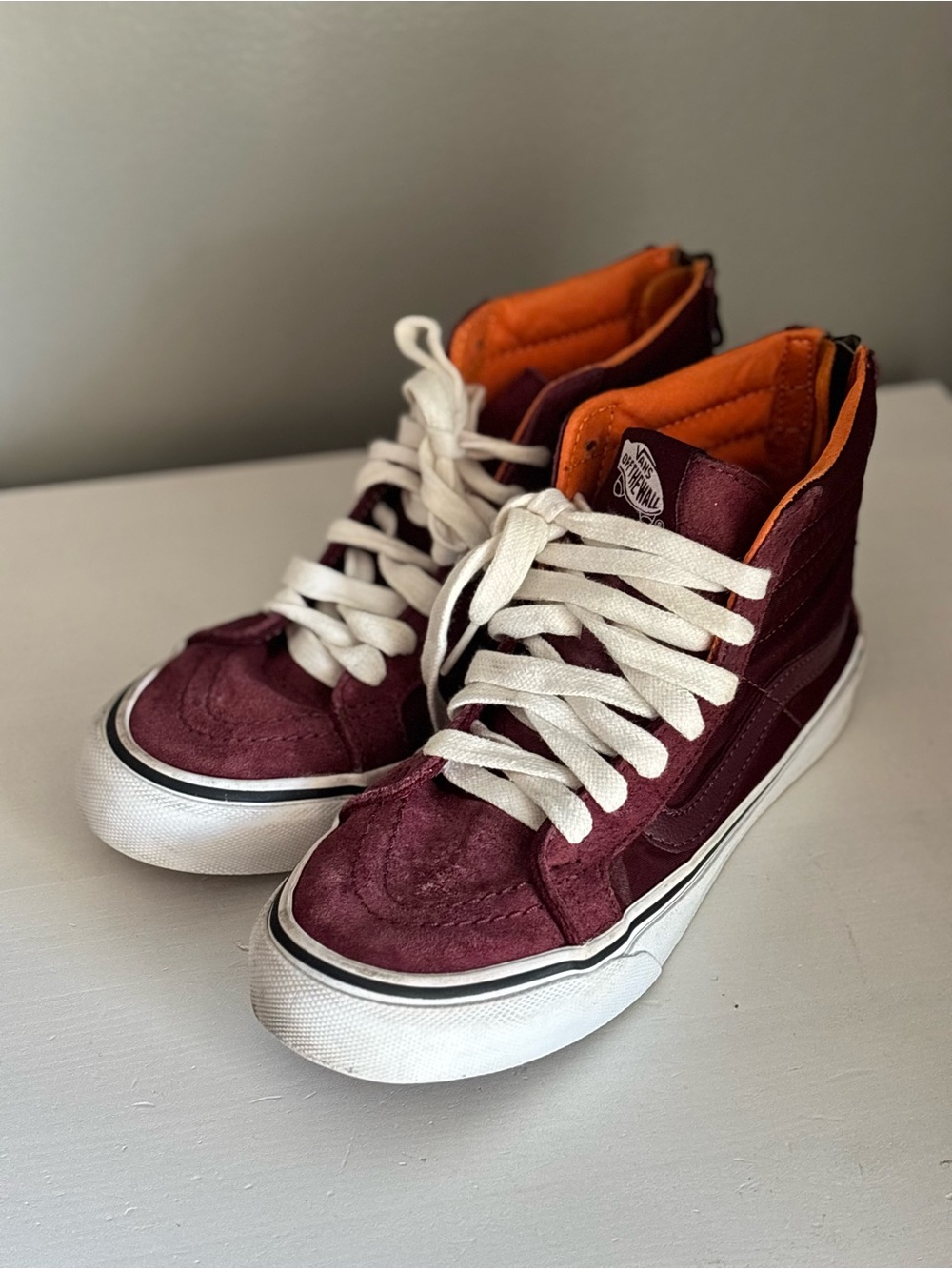 Vans sk8 Hi Slim Zip - High Top Sneakers in Burgundy with Orange Interior